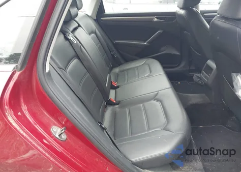 2017 Volkswagen Passat 1.8T R-Line z USA, uszkodzony, nr VIN 1VWDT7A38HC057399